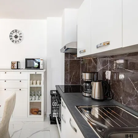 Stunning In Zemunik Donji With Kitchen Murvica (Zadar)