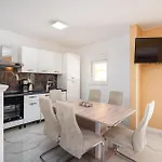 Hébergement de vacances In Zemunik Donji With Wifi *