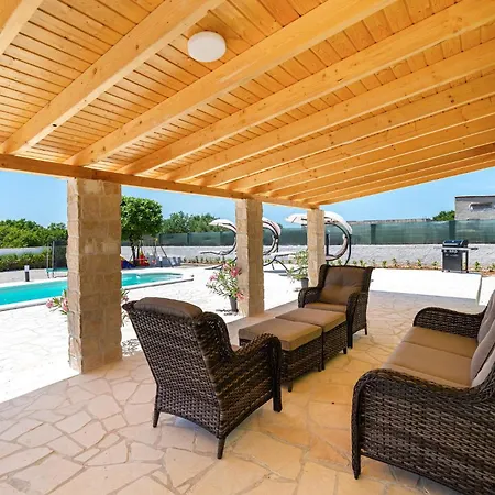 Stunning In Zemunik Donji With Kitchen