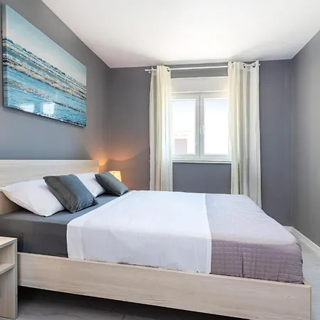 Prázdninový dům Cozy In Zemunik Donji
